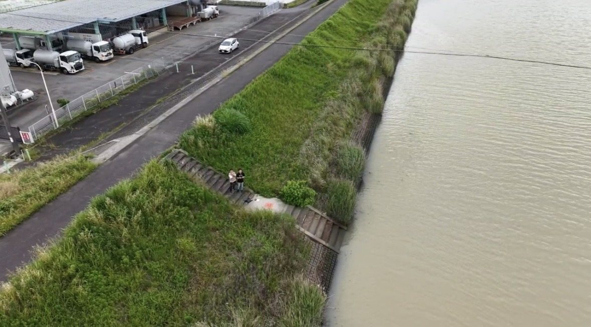 河川堤防でのドローン点検の様子